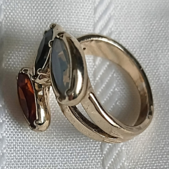 Elegant Chicos Gold Tone and Gemstone Ring - Size 6 - NWOT - Picture 6 of 7